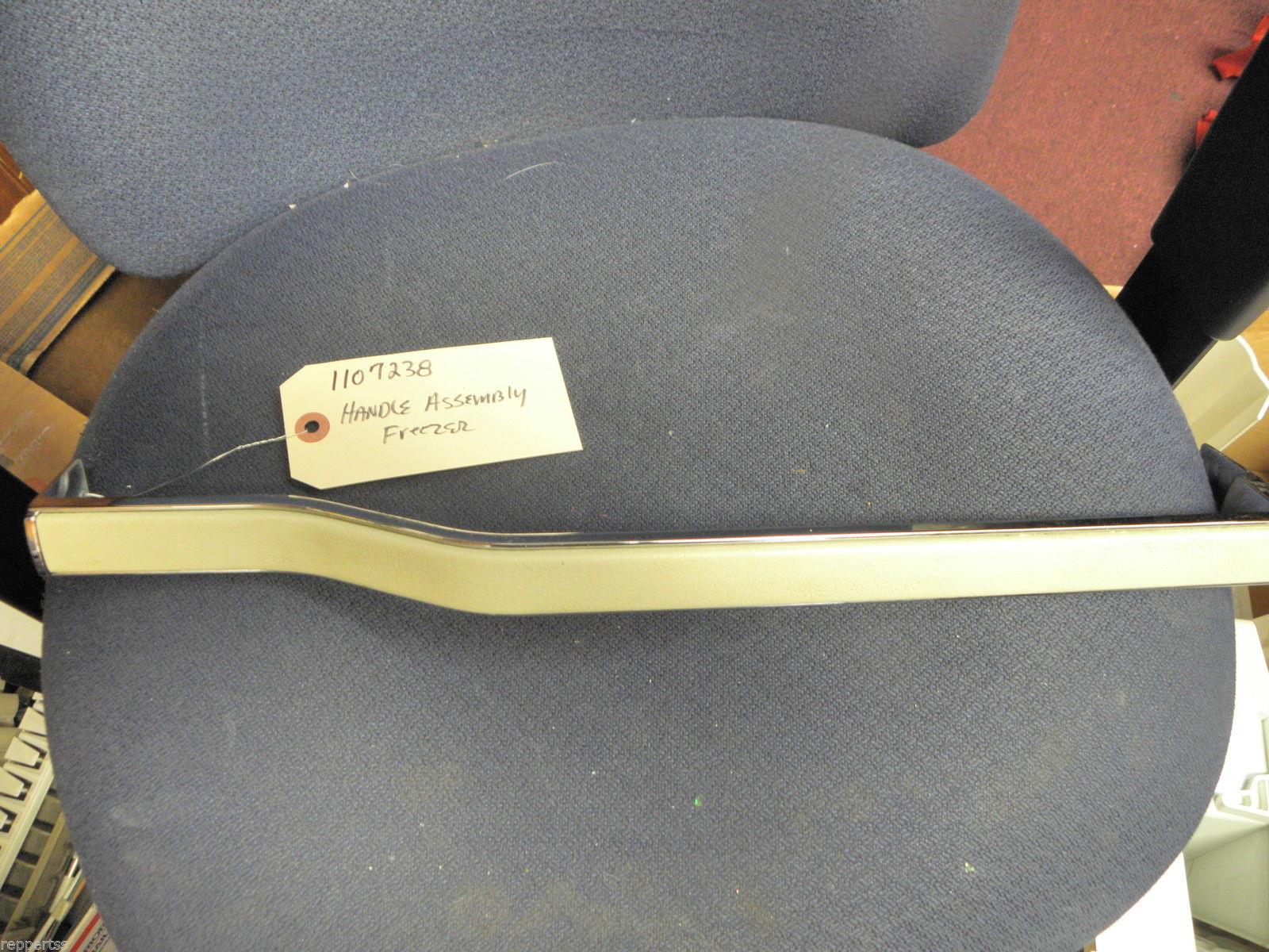 KITCHEN AID REFRIGERATOR 1107238 FREEZER HANDLE USED PART ASSEMBLY F/S KITCHEN AID REFRIGERATOR 1107238 FREEZER HANDLE USED PART ASSEMBLY F/S